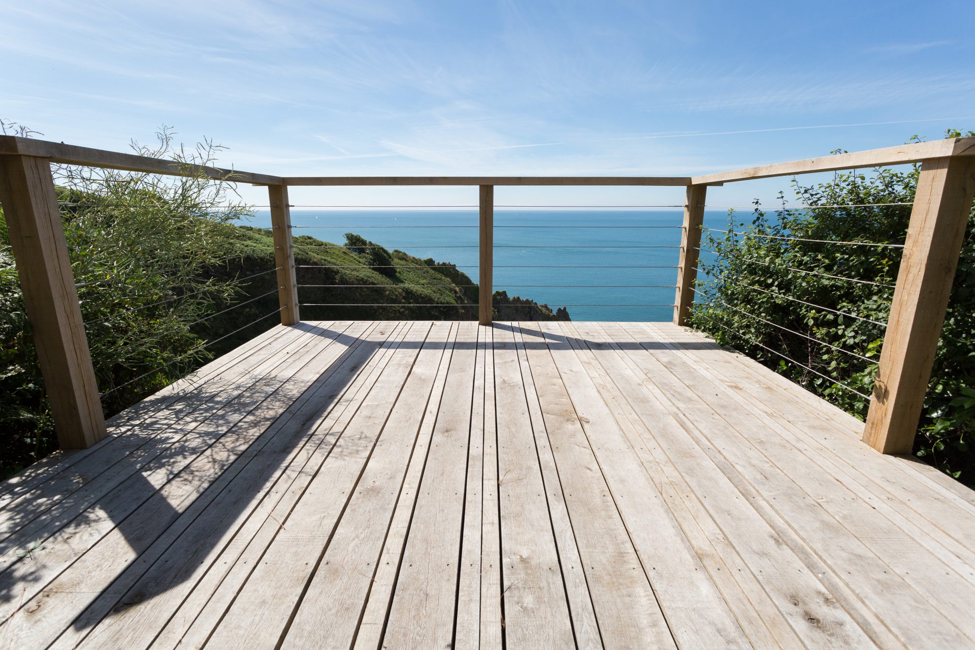 Cantilevered Cliff Deck